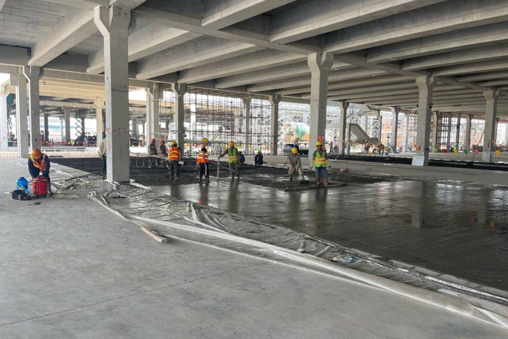 Quy mô và kết cấu công trình ảnh hưởng đến chi phí bảo trì nhà xưởng.
