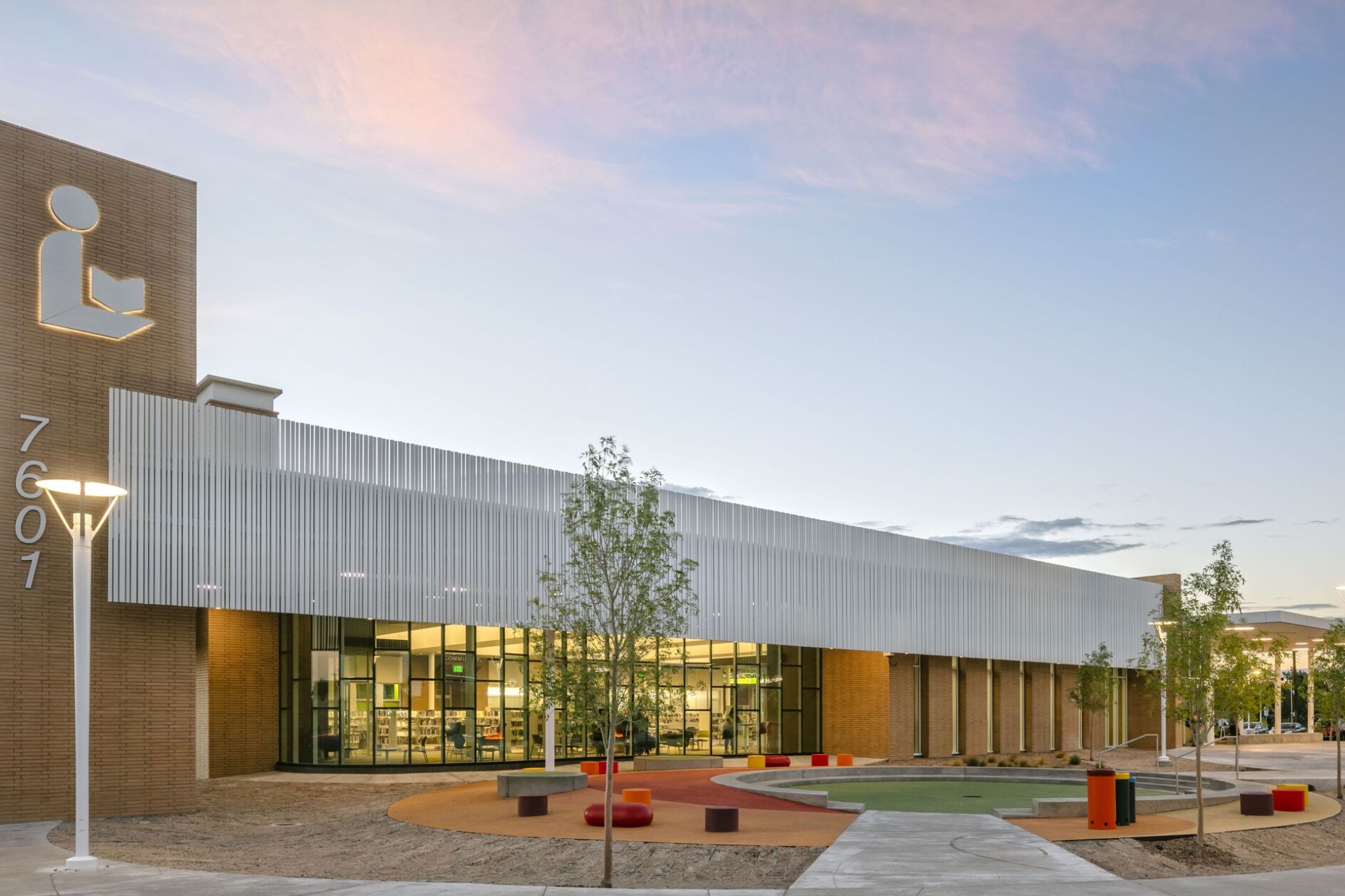 Lợi ích khi đầu tư thiết kế thư viện quốc tế chuyên nghiệp 