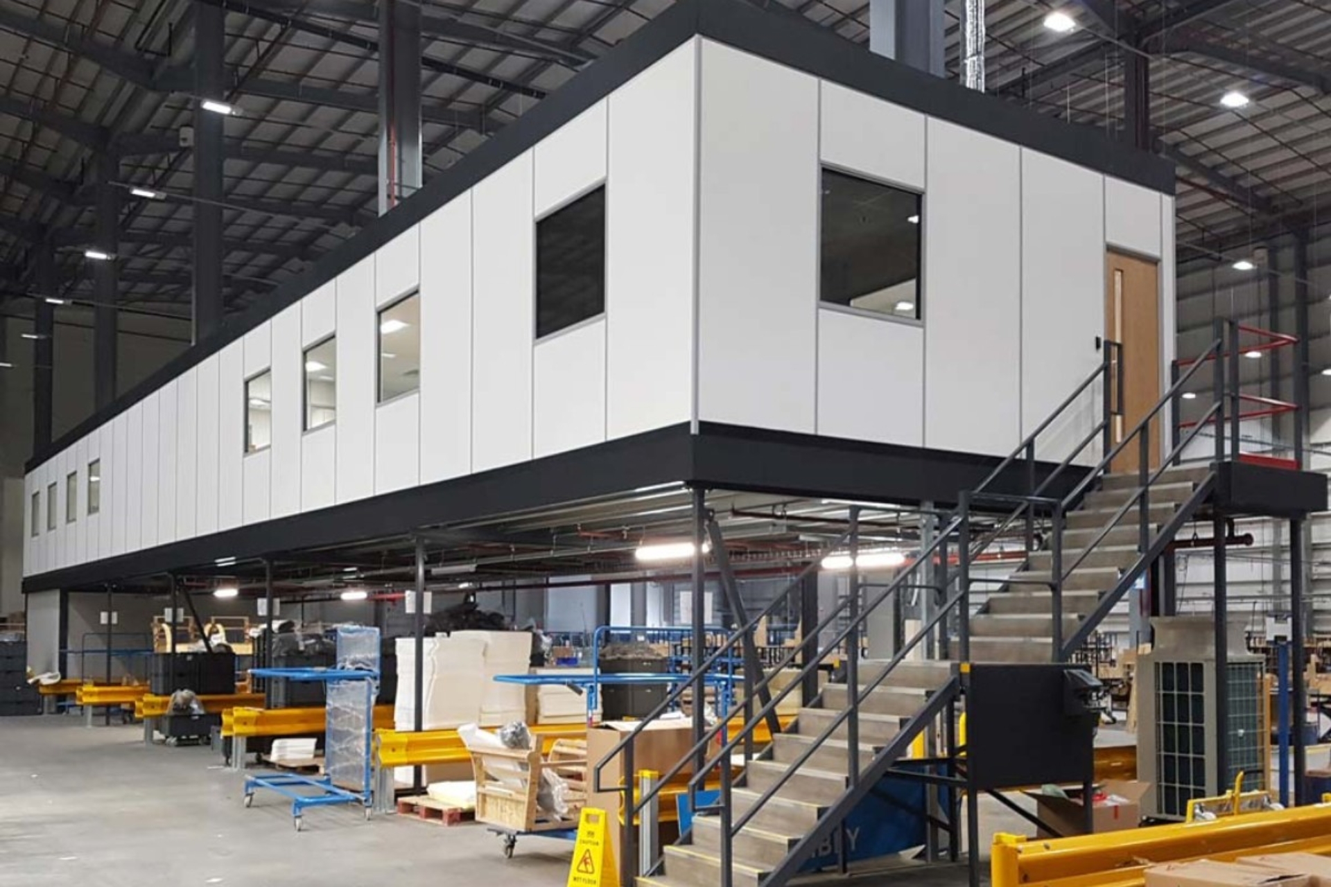 Tận dụng tối đa diện tích nhà xưởng với văn phòng tầng 2 