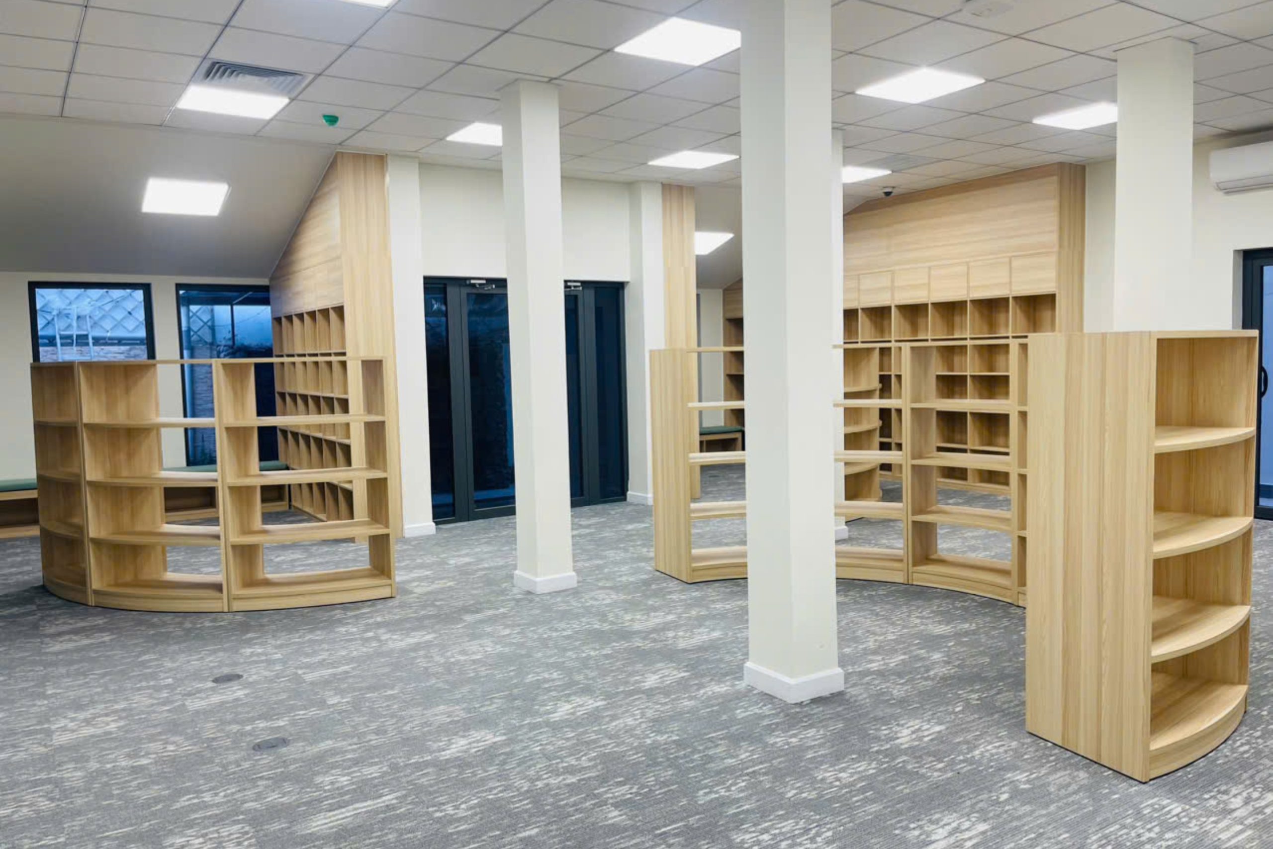 Thiết Kế Hệ Thống Kệ Sách Và Kho Lưu Trữ Cho Thư Viện Trường Quốc Tế