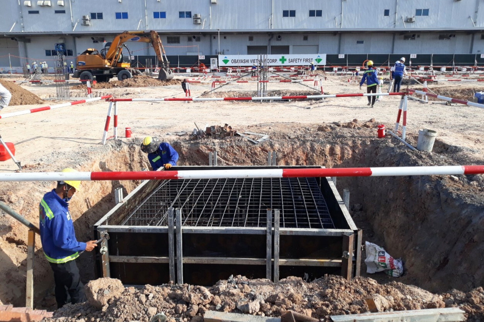 Thi Công Nhà Xưởng Bê Tông Cốt Thép: Những Điều Doanh Nghiệp Cần Biết
