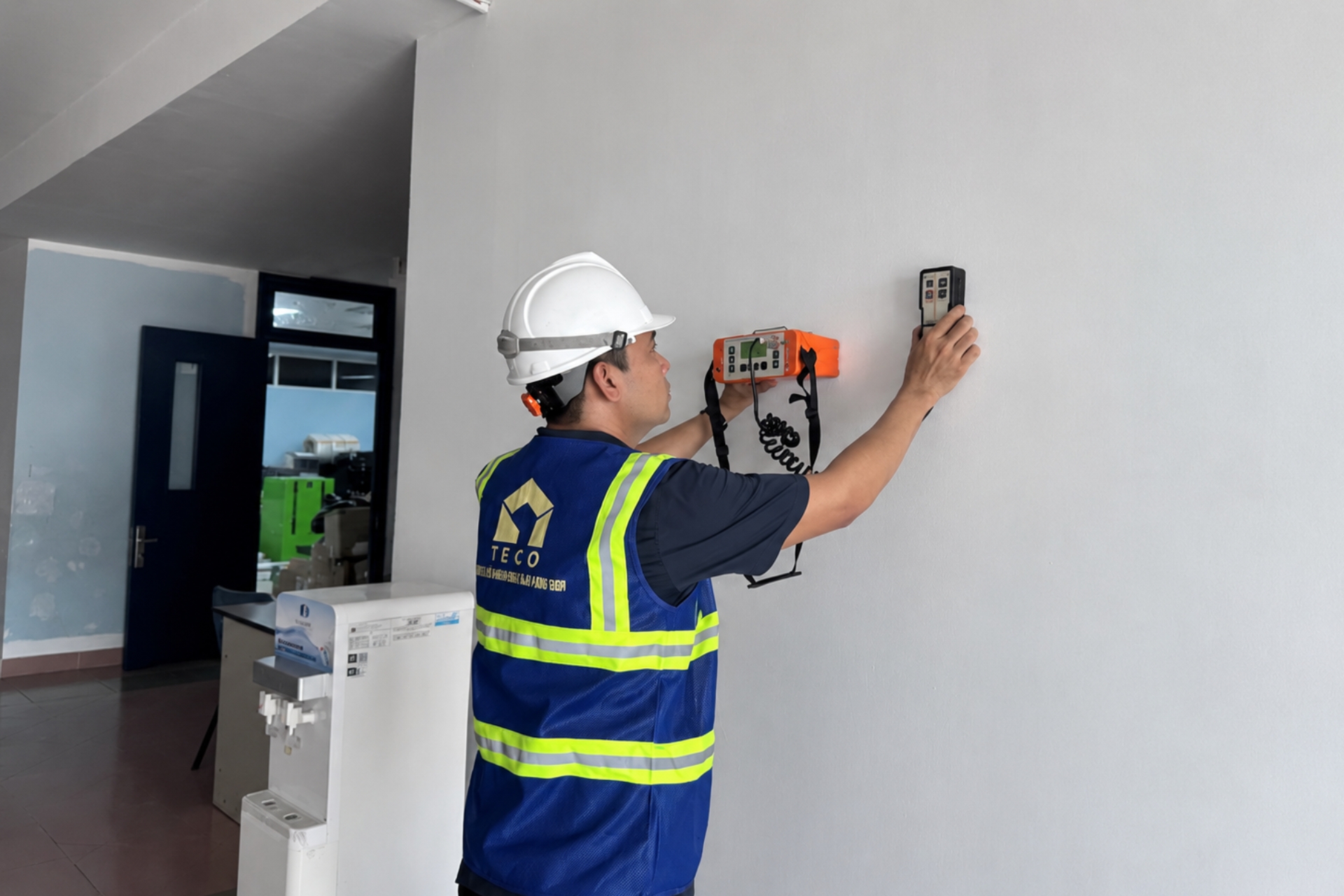 Bảo trì trường học định kỳ. 