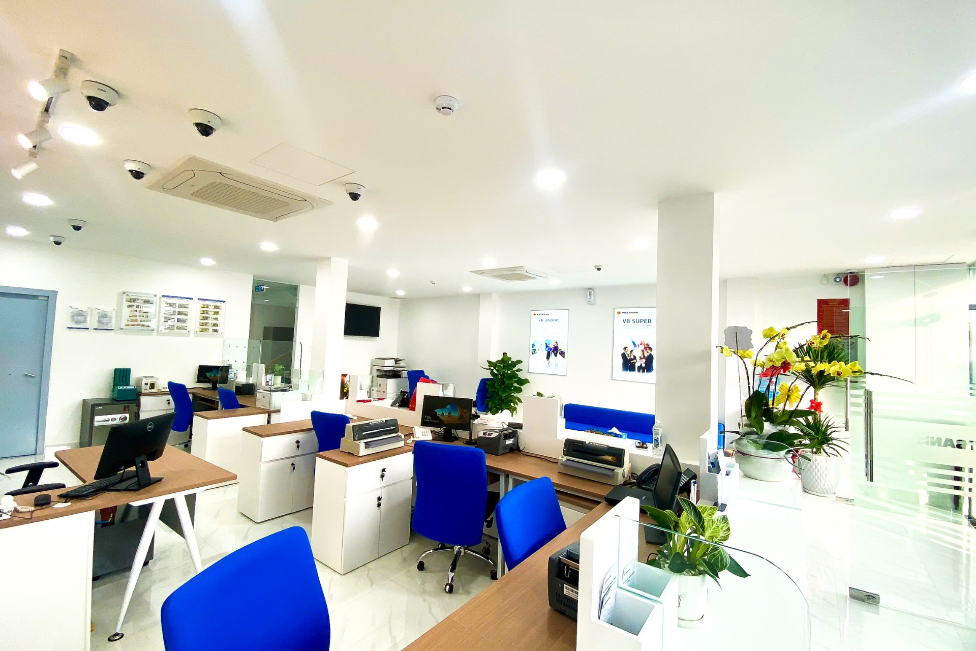 Khu vực quầy giao dịch ngân hàng