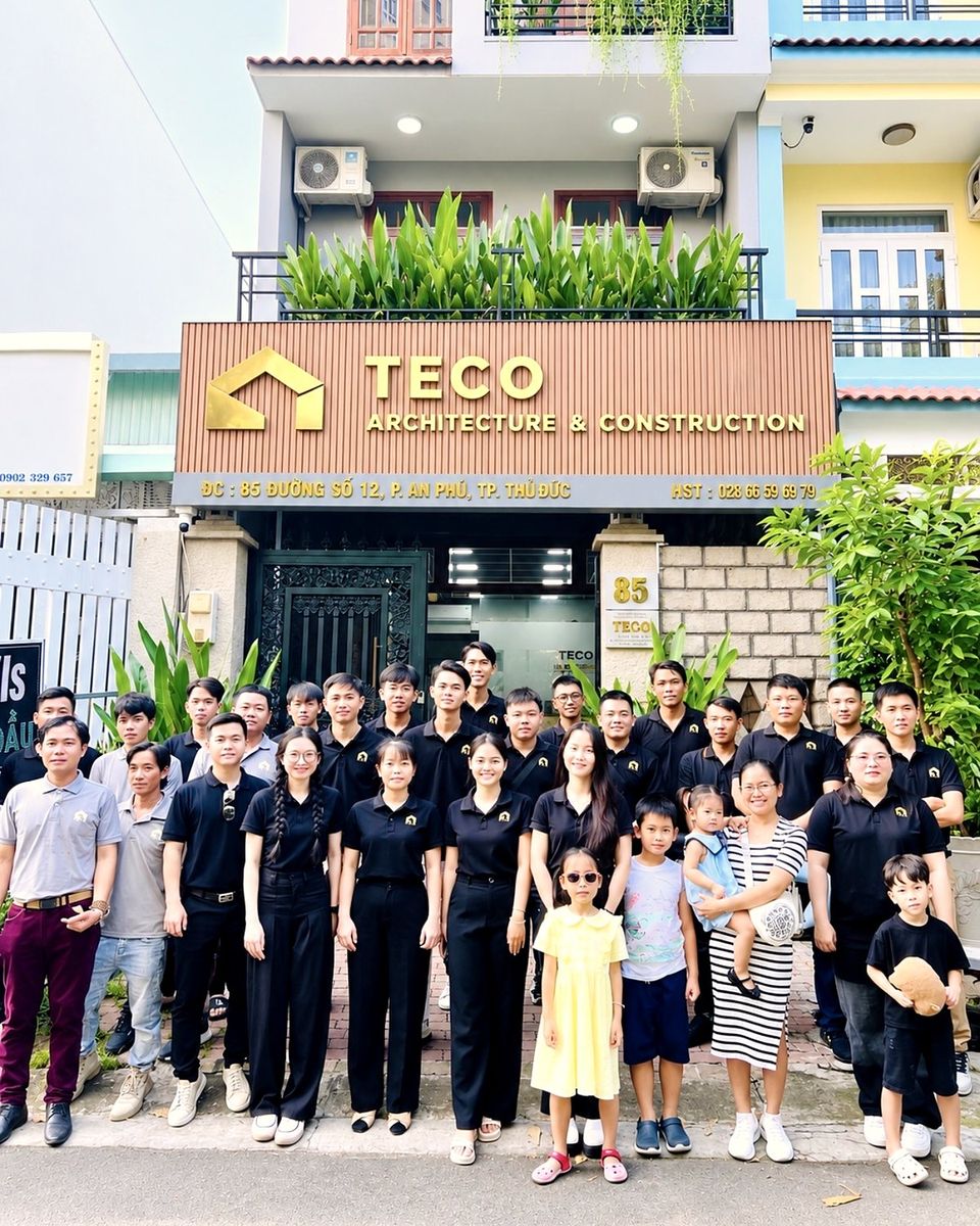 Đội ngũ nhân sự Công ty CP Kiến trúc và Xây dựng TECO trước văn phòng công ty