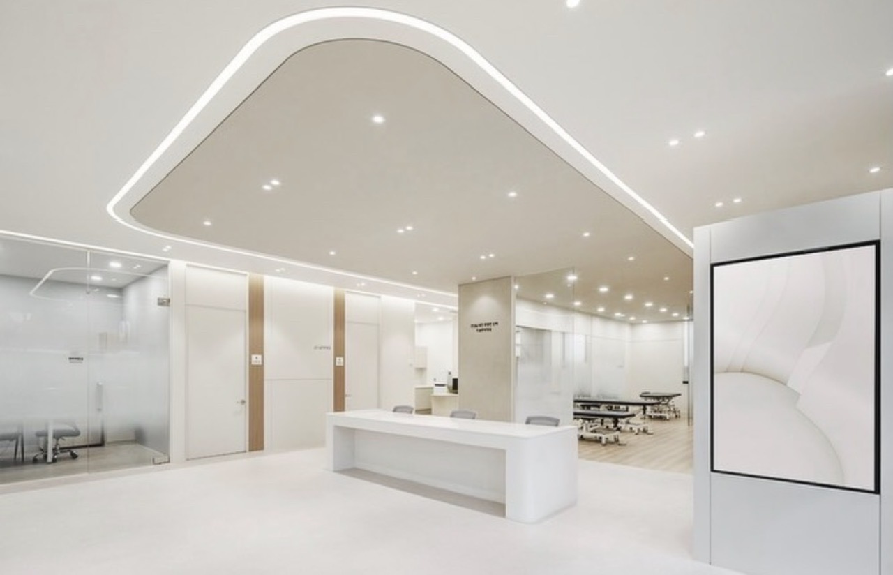 White solid surface specialist clinic counter with rounded corners