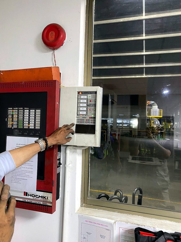Kiểm tra tủ trung tâm báo cháy khi chạy thử, nghiệm thu PCCC